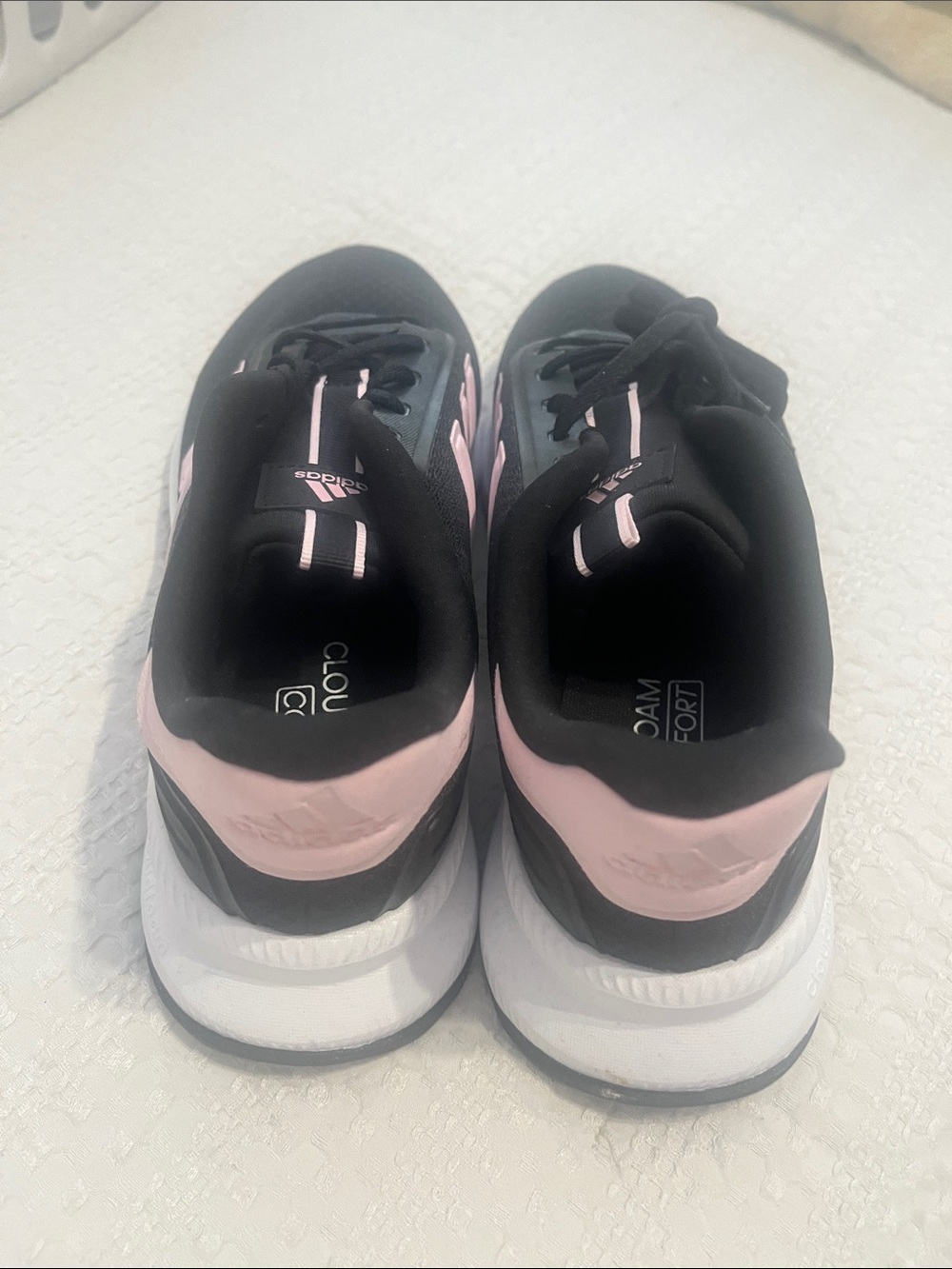 adidas womens Black and Light Pink Foam Support Sneakers never worn size 9